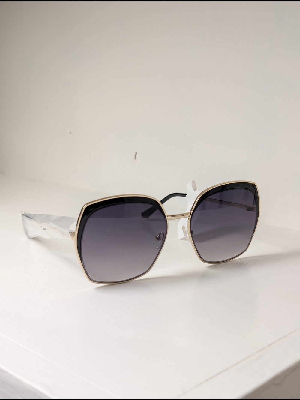 GUESS Gold & Black Oversized Square Sunglasses NWT